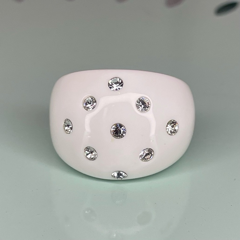 Vintage White Plastic Rhinestone Dome Ring 5.5